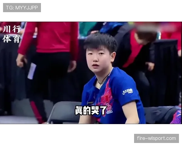 孙颖莎上场前照镜子那一刻，根本不像刚打完全运会的孩子啊！